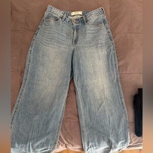 Hollister Curvy Ultra-High-Rise Baggy Jeans